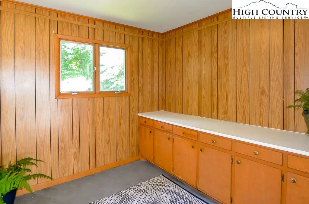 Image number 6 for the current listing