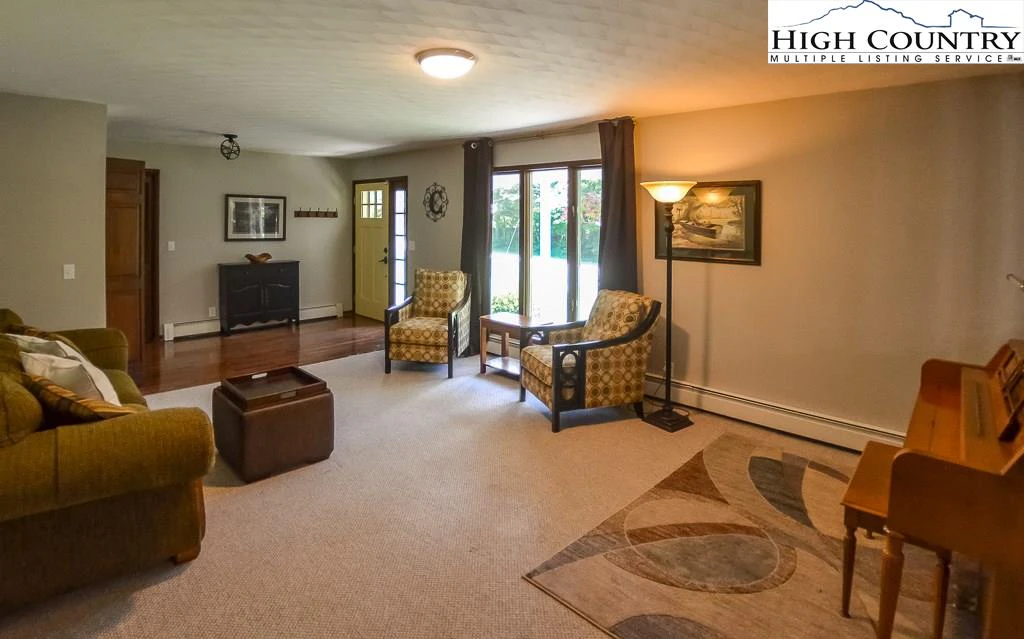 Image number 21 for the current listing