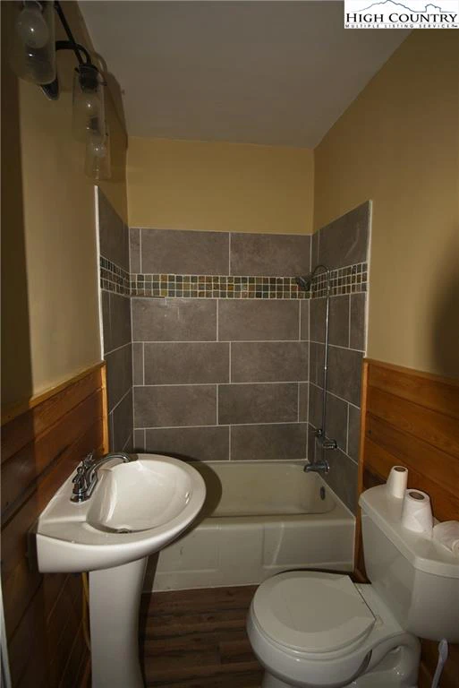 Image number 9 for the current listing