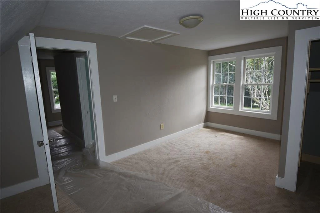 Image number 8 for the current listing
