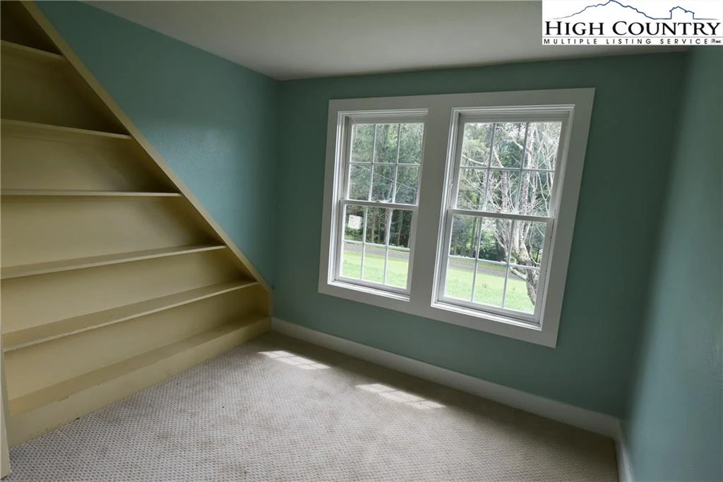 Image number 6 for the current listing