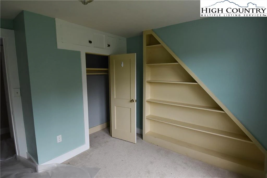 Image number 5 for the current listing