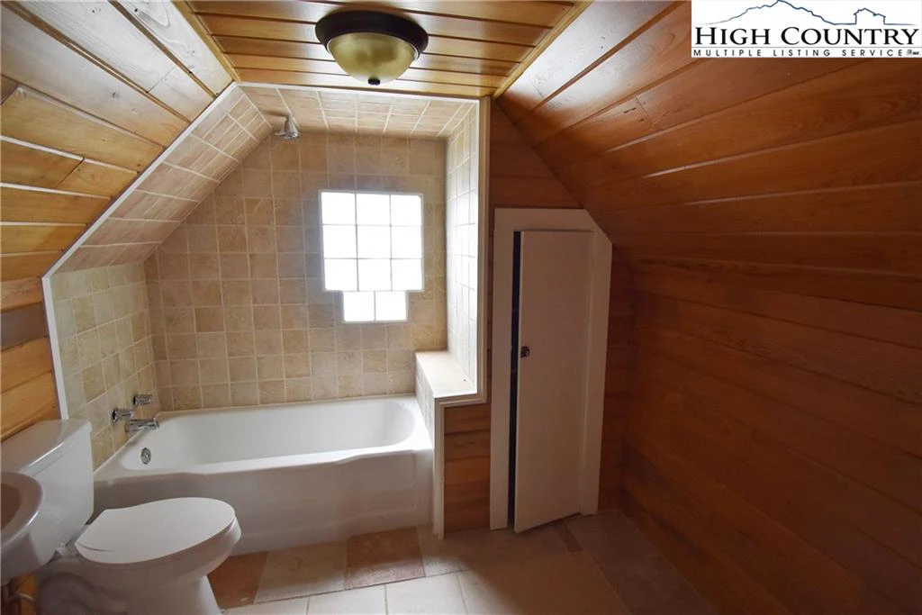 Image number 3 for the current listing