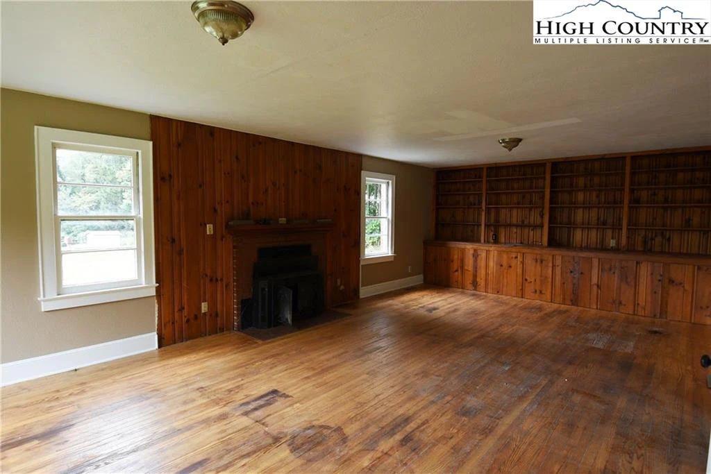 Image number 16 for the current listing