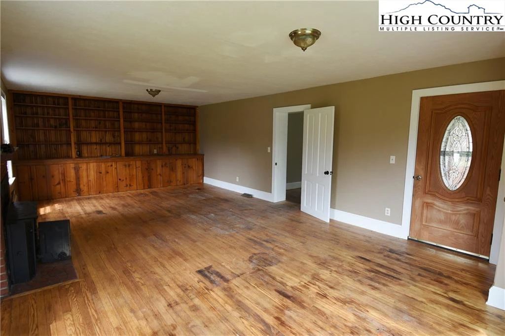 Image number 15 for the current listing