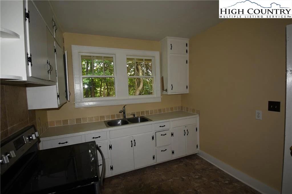 Image number 14 for the current listing
