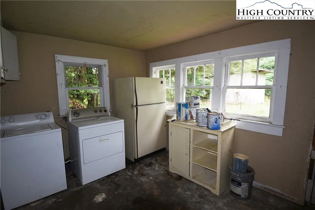 Image number 12 for the current listing