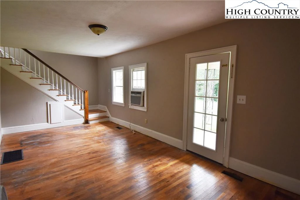 Image number 2 for the current listing