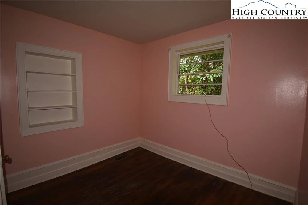 Image number 10 for the current listing