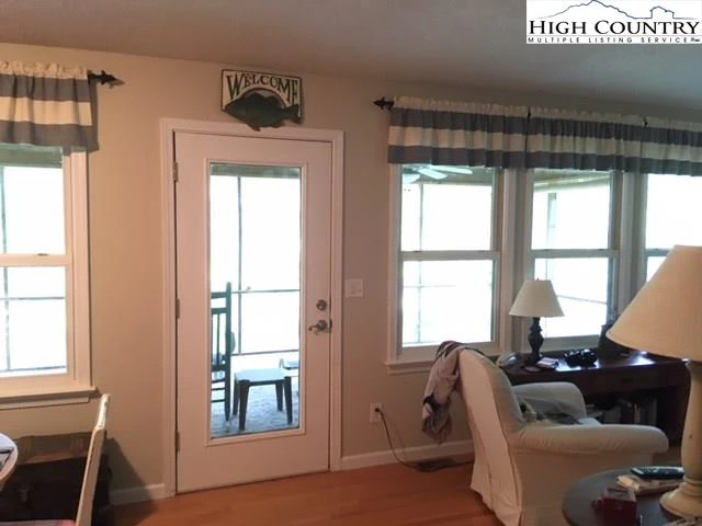 Image number 12 for the current listing