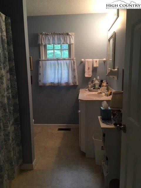 Image number 4 for the current listing