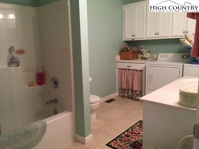 Image number 5 for the current listing