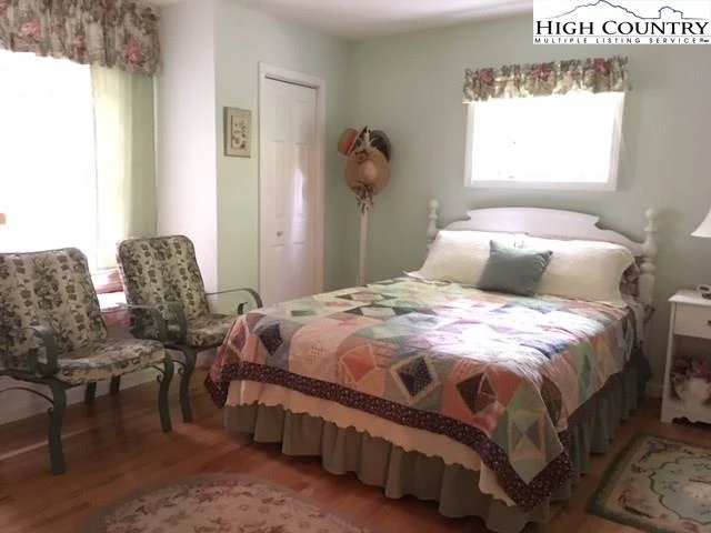 Image number 6 for the current listing