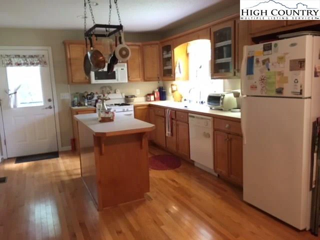 Image number 9 for the current listing