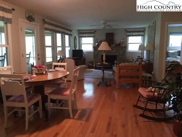 Image number 10 for the current listing