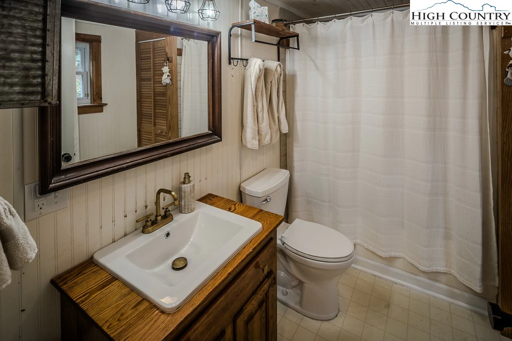 Image number 9 for the current listing