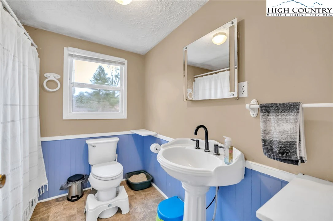 Image number 6 for the current listing
