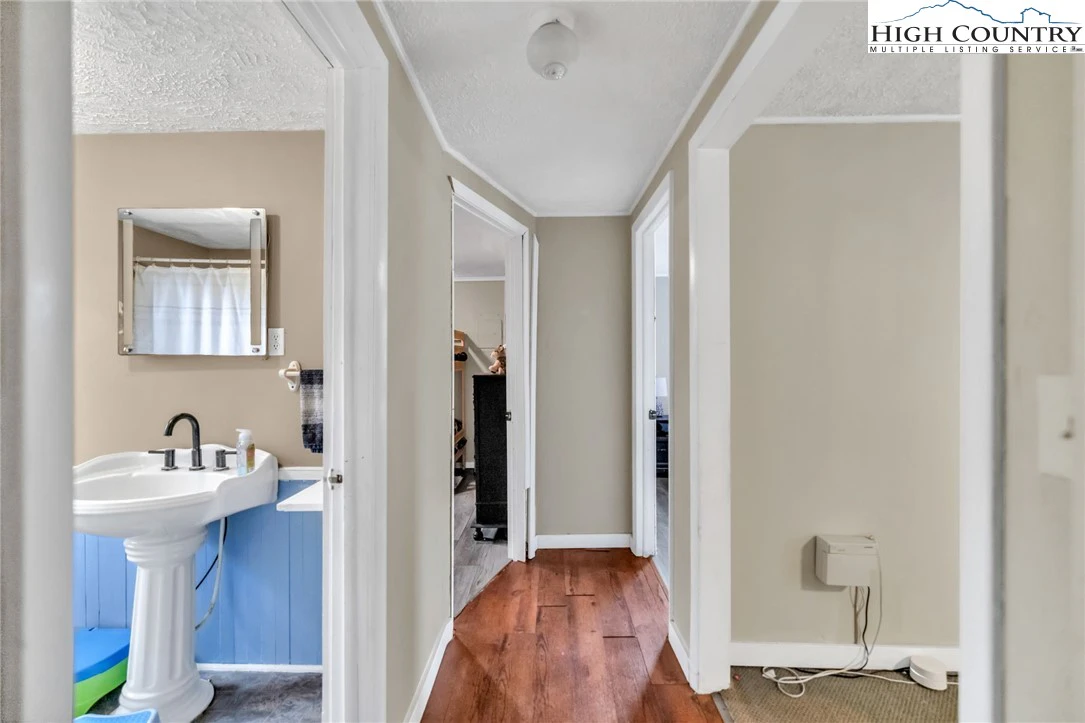 Image number 3 for the current listing