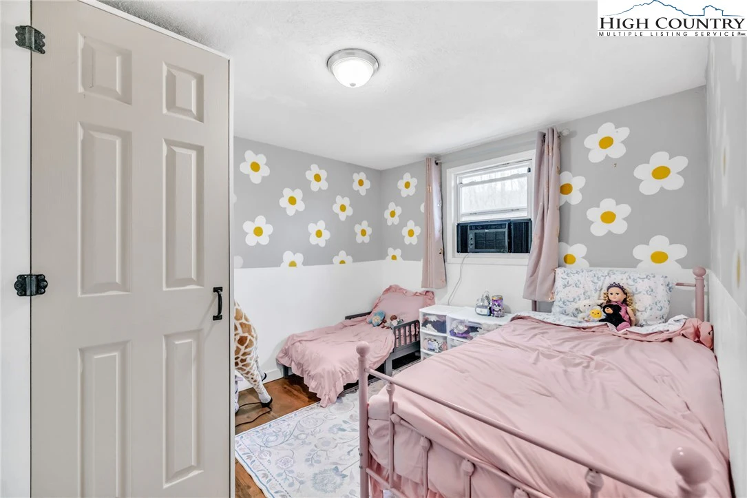Image number 8 for the current listing