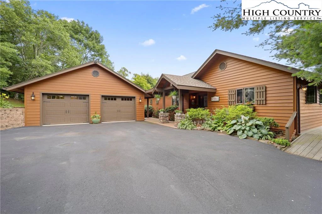 Image number 1 for the current listing