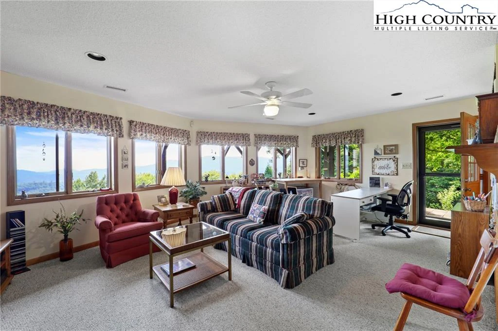 Image number 11 for the current listing