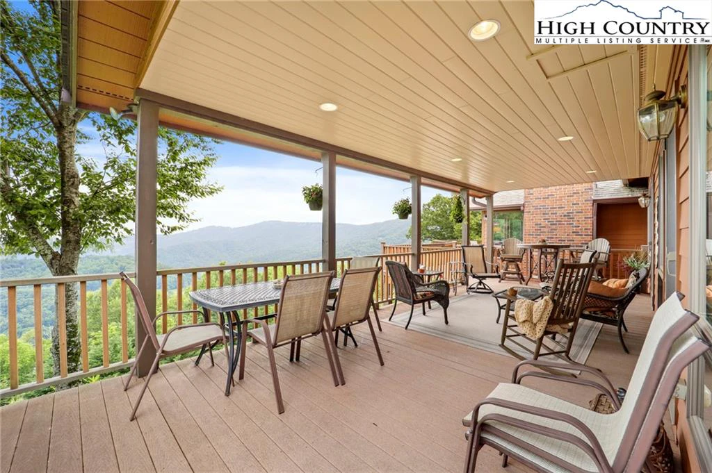 Image number 4 for the current listing