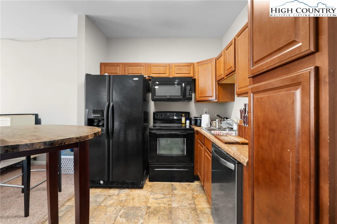 Image number 9 for the current listing