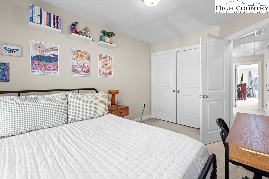 Image number 11 for the current listing