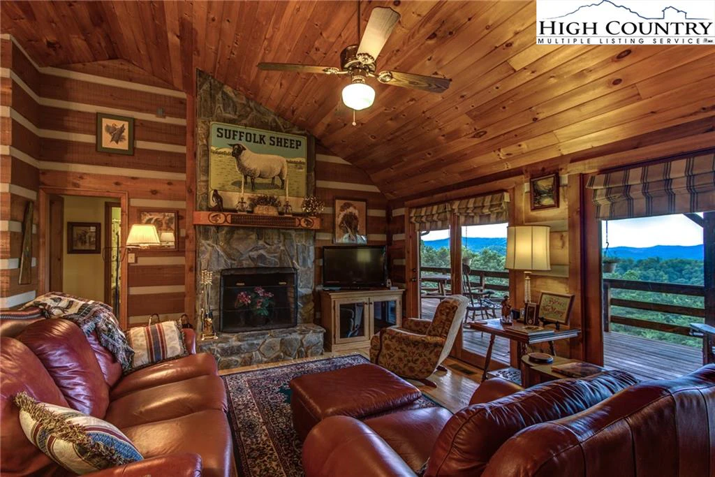 Image number 19 for the current listing
