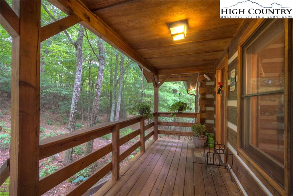 Image number 14 for the current listing