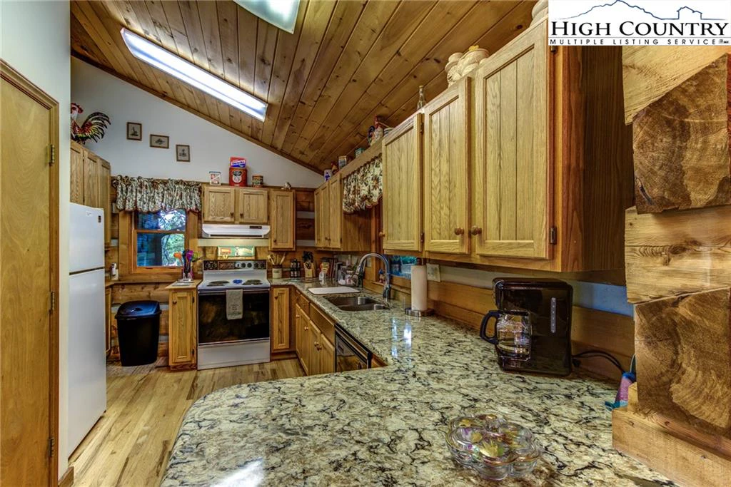Image number 13 for the current listing