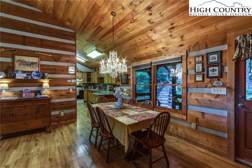 Image number 12 for the current listing
