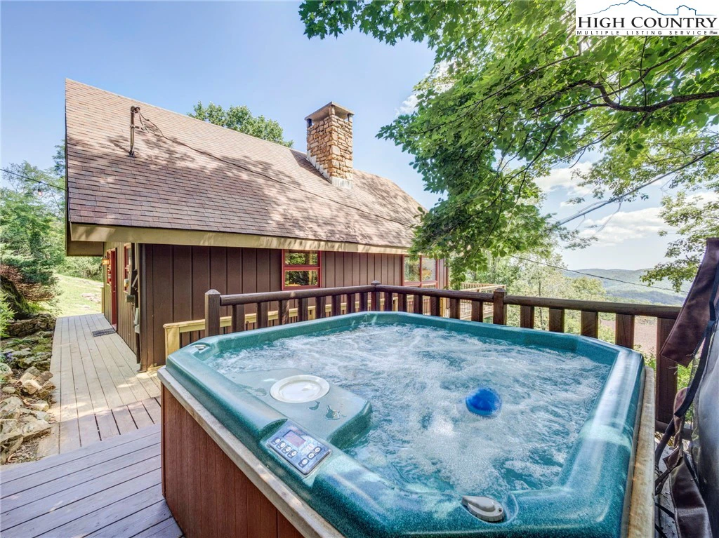 Image number 14 for the current listing
