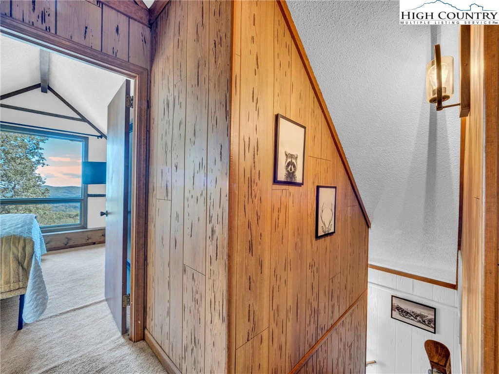 Image number 13 for the current listing