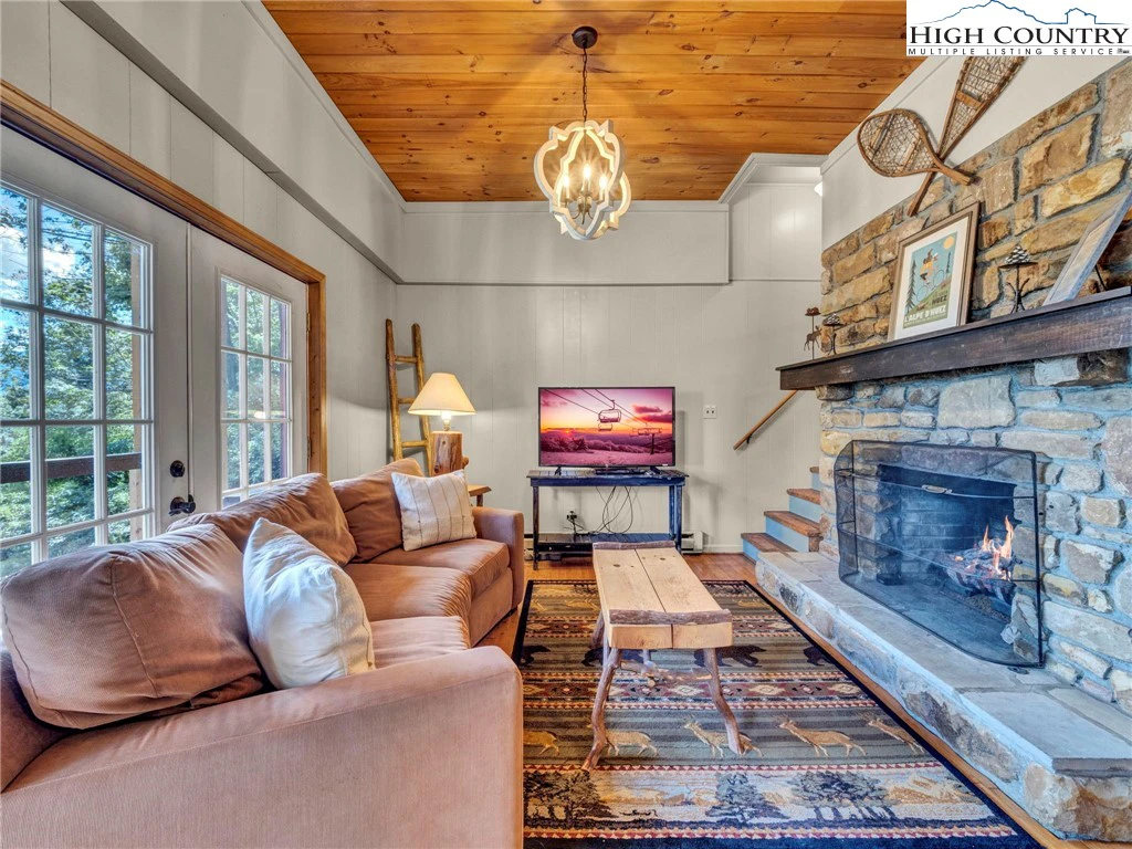 Image number 6 for the current listing