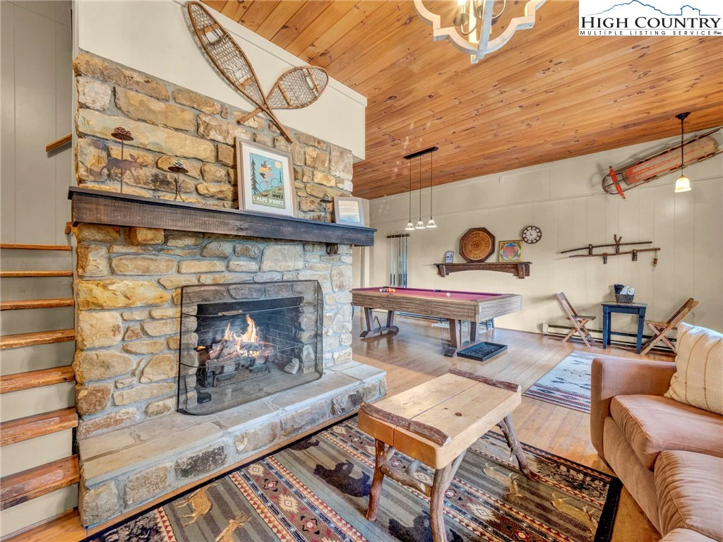 Image number 5 for the current listing