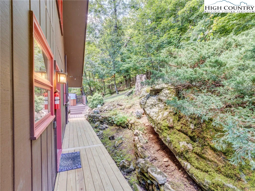 Image number 12 for the current listing
