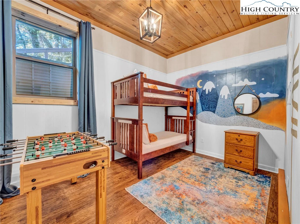 Image number 10 for the current listing