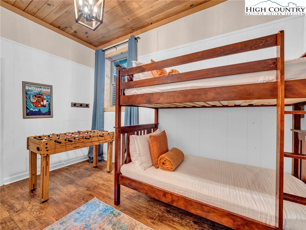 Image number 11 for the current listing