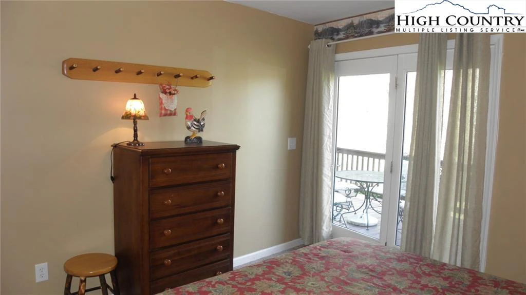 Image number 11 for the current listing