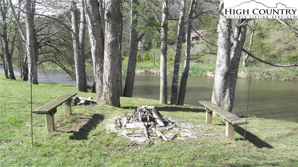 Image number 14 for the current listing