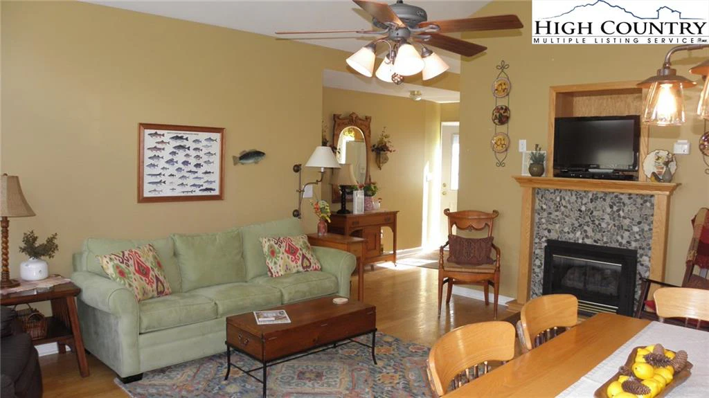 Image number 20 for the current listing