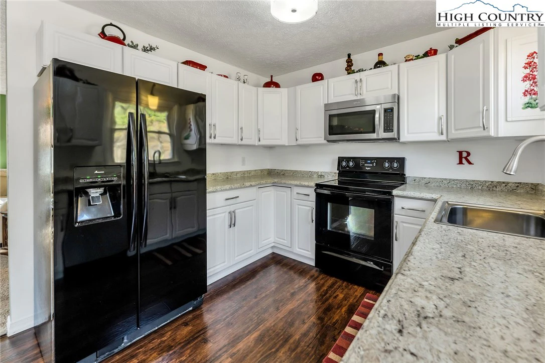 Image number 3 for the current listing