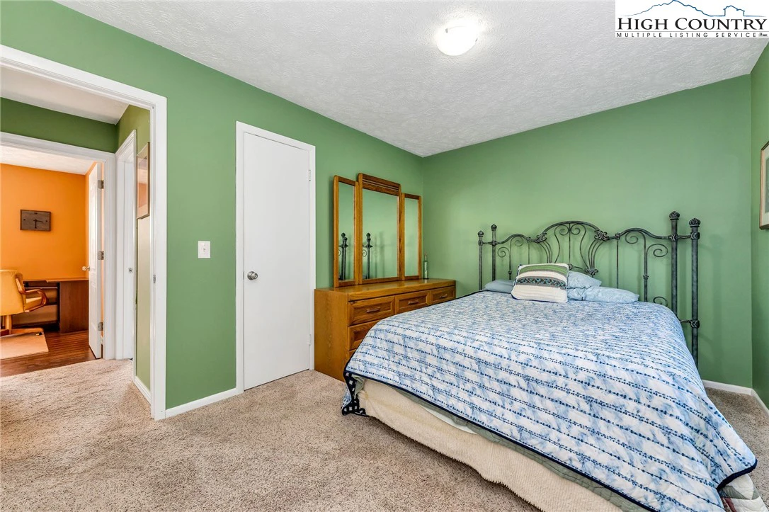 Image number 8 for the current listing