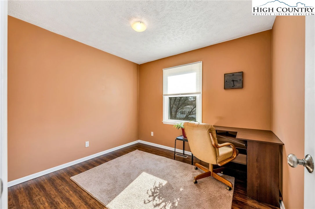 Image number 2 for the current listing