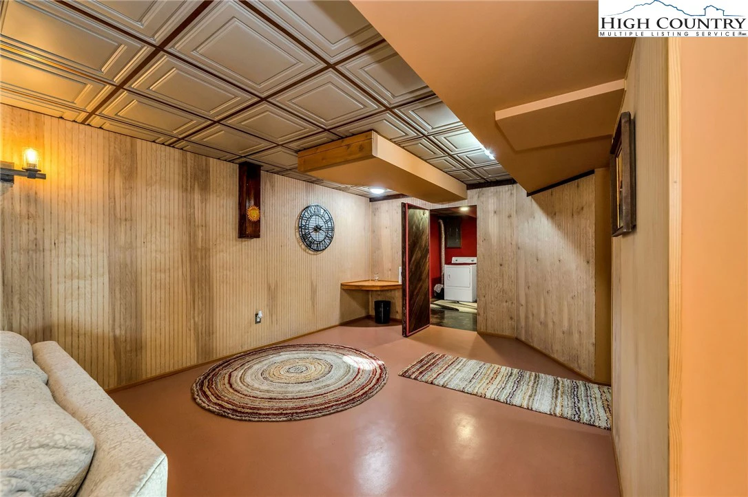 Image number 19 for the current listing
