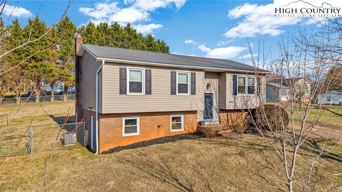 Image number 1 for the current listing