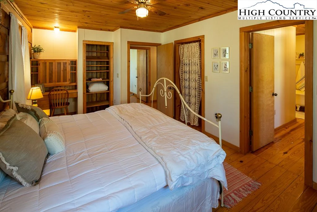 Image number 3 for the current listing