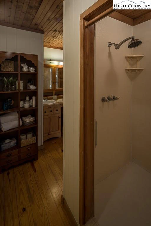 Image number 5 for the current listing