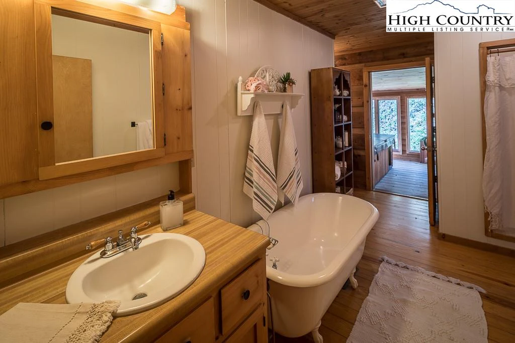 Image number 7 for the current listing
